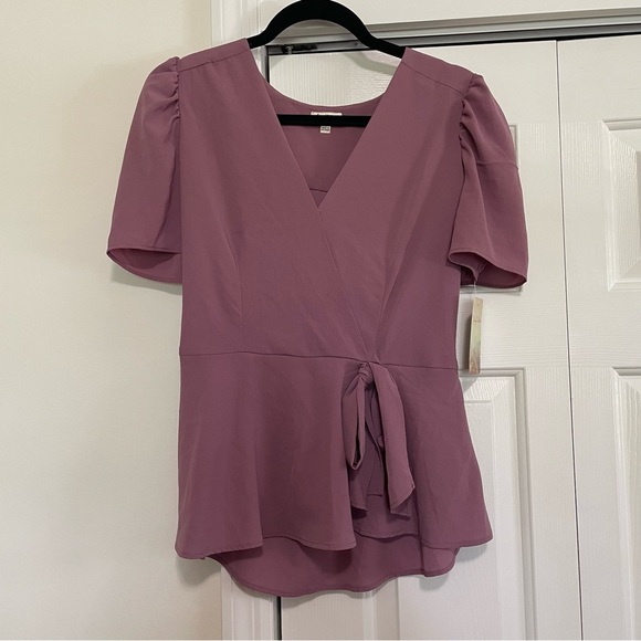 Lily White Short Sleeve Blouse Peplum Waist Tie Front Soft Purple Size Medium - Picture 1 of 9